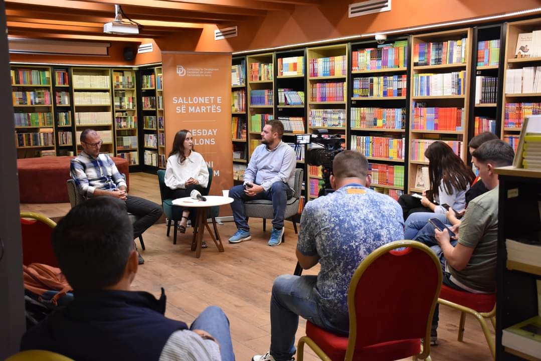UranHaxha's tweet photo. Just led a vital panel discussion organized by D4D on citizens' awareness and news verification. Fesim Rizanaj from Hibrid and Doruntina Kastrati from BIRN have shared insights.Let's strengthen source verification and fight misinformation together! #FactChecking #NewsVerification https://t.co/2RthoWDjNU