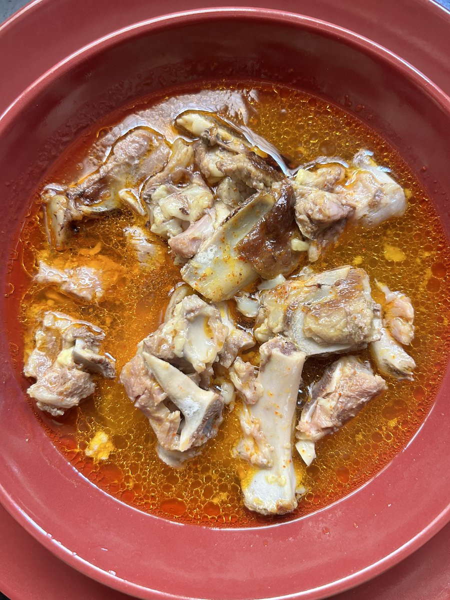 Start of the day be with bone broth why ??? Coz it provides a wealth of nutrients and benefits, such as collagen for joint and skin health, amino acids for digestion, and essential minerals. 😍😍