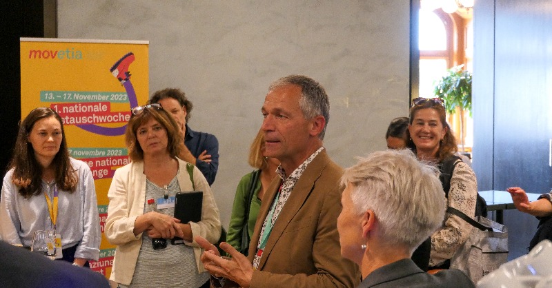 movetia_ch's tweet photo. Mercoledì il Parlamento ha celebrato la Giornata del plurilinguismo. Movetia era presente. È stata un'occasione per ricordare ai/alle rappresentanti eletti l'importanza degli scambi e della mobilità per promuovere l'apprendimento delle lingue e la coesione nazionale. 👇