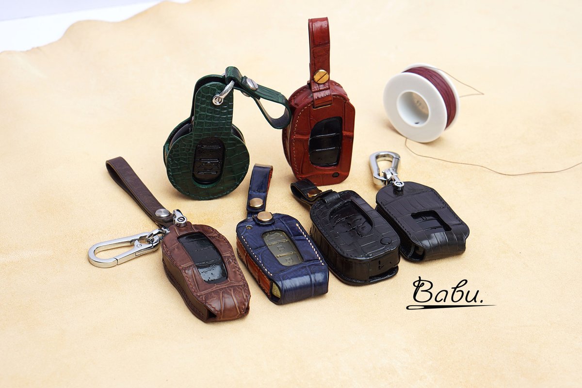 BabuHandmadeUS's tweet image. 🗝️🚙🐊Crocodile Leather Car Key Cover ✂️🪡🧵 
⏩Contact us for custom orders!
🏡🏡 Website: babuhandmadeleather.com/product-catego…
#Edgekeyfobholder #KeyFobCovers #KeyFobWallet #LeatherCarFobProtector #leatherkeypouch #CrocodileLeatherCarKeyCover #LeatherCarKeyCover #CrocodileLeather