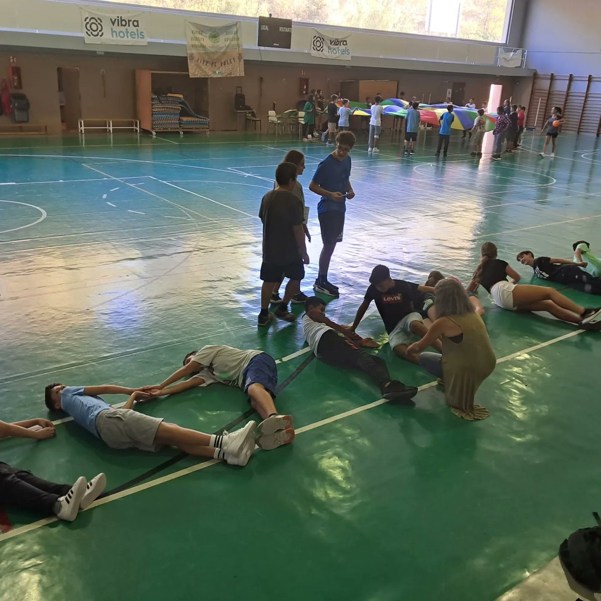 La comissió de convivència i benestar de l'IES Quartó de Portmany ha portat a terme la primera dinàmica de cohesió amb tots els alumnes de 1r d'ESO. Benvinguts a la vostra casa!