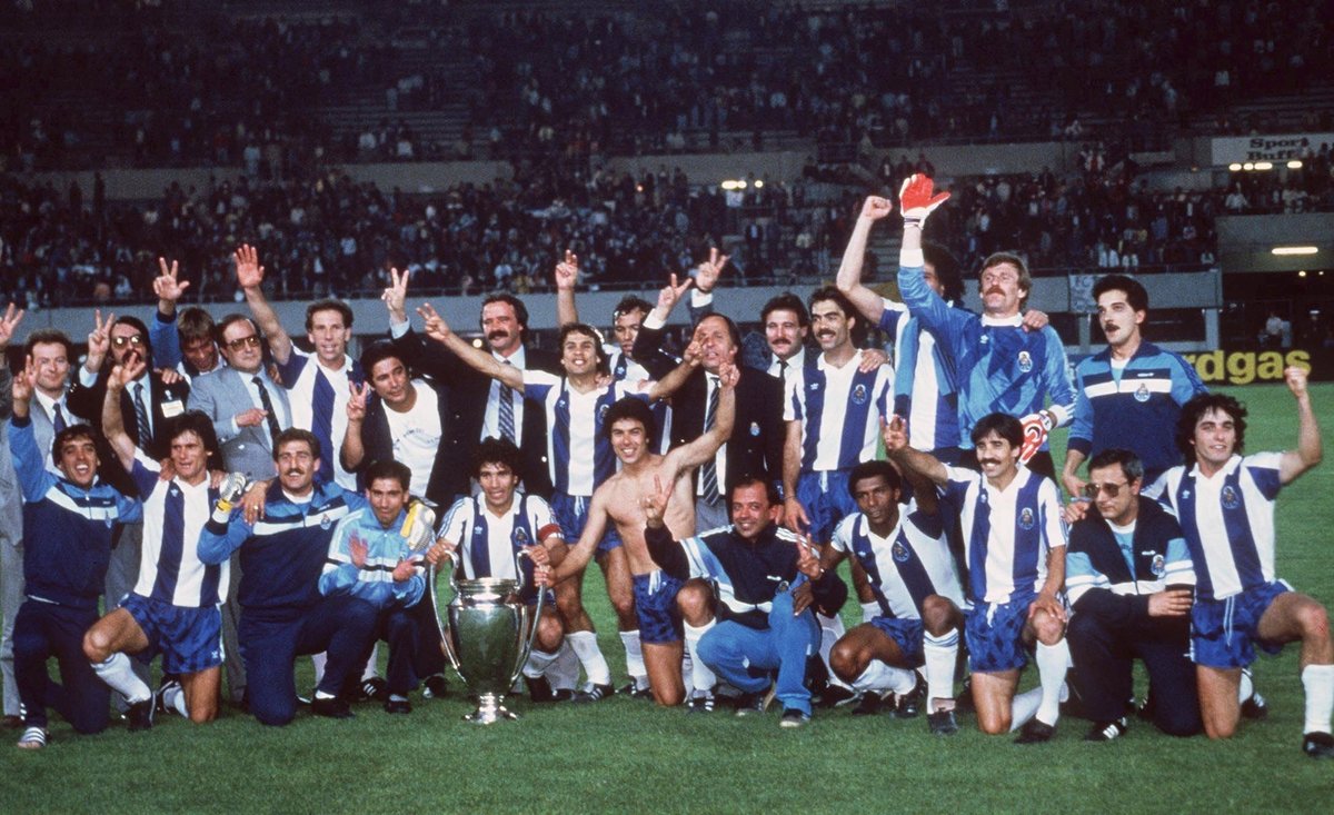 UEFAcom_pt's tweet photo. 🎂 Parabéns ao @FCPorto pelo 130º aniversário! 🔵⚪️🐉

#UCL 🏆🏆
#UEL 🏆🏆
#SuperCup 🏆
#UYL 🏆 https://t.co/vv7xN92gMT