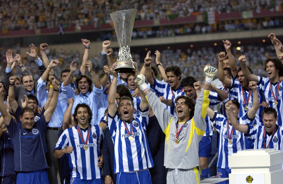 UEFAcom_pt's tweet photo. 🎂 Parabéns ao @FCPorto pelo 130º aniversário! 🔵⚪️🐉

#UCL 🏆🏆
#UEL 🏆🏆
#SuperCup 🏆
#UYL 🏆 https://t.co/vv7xN92gMT