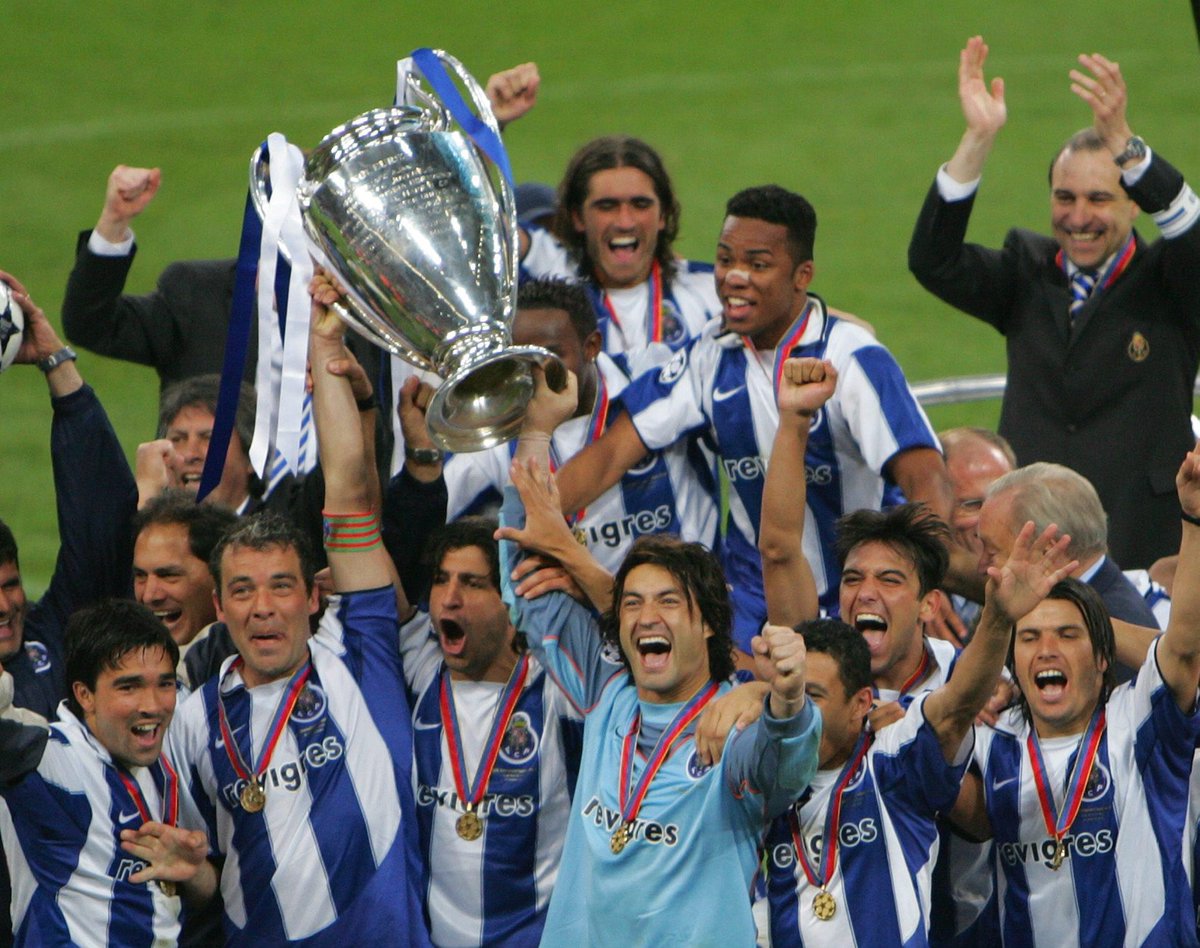 UEFAcom_pt's tweet photo. 🎂 Parabéns ao @FCPorto pelo 130º aniversário! 🔵⚪️🐉

#UCL 🏆🏆
#UEL 🏆🏆
#SuperCup 🏆
#UYL 🏆 https://t.co/vv7xN92gMT