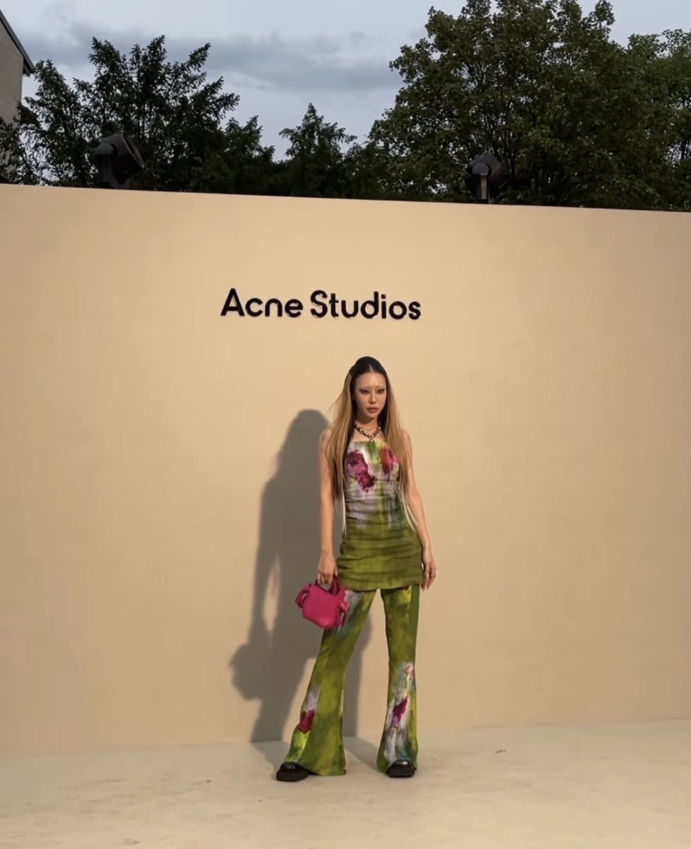 KHipFiles's tweet photo. Ash island, Miranni, Chanmina กับ Giselle แห่ง aespa ที่ Acne Studios Paris Fashion Week ค่ะ 🤩
#Ashisland #Miranni #Chanmina #GISELLE https://t.co/m376MxP3kZ