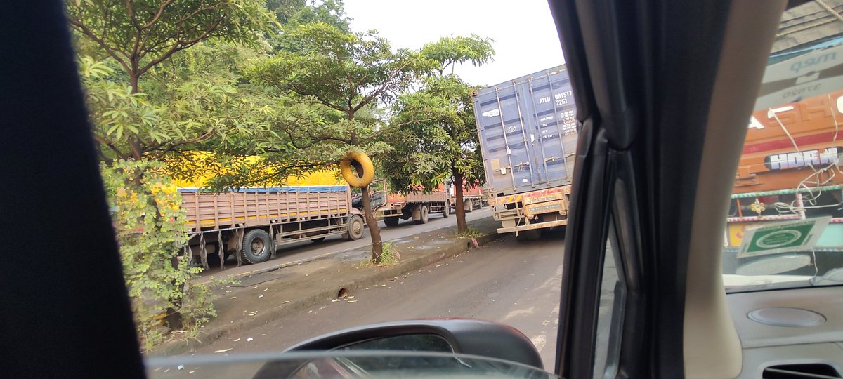 ChamkeeliTrippy's tweet photo. @MumbaiPolice @mumbaitraffic @MTPHereToHelp the entire Gaimukh area - Godhbandar road is completely jammed since the few hours with heavy vehicles. Please help! #RT #mumbaitraffic @TMCaTweetAway @ThaneCityPolice https://t.co/N70mHgrU1q