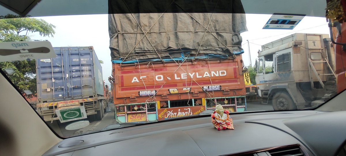 ChamkeeliTrippy's tweet photo. @MumbaiPolice @mumbaitraffic @MTPHereToHelp the entire Gaimukh area - Godhbandar road is completely jammed since the few hours with heavy vehicles. Please help! #RT #mumbaitraffic @TMCaTweetAway @ThaneCityPolice https://t.co/N70mHgrU1q