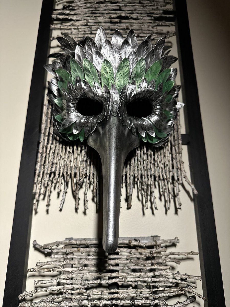 Guideinabox's tweet photo. Getting ready for this year’s masquerade party! The mask is complete: https://t.co/jXiMBbClcG