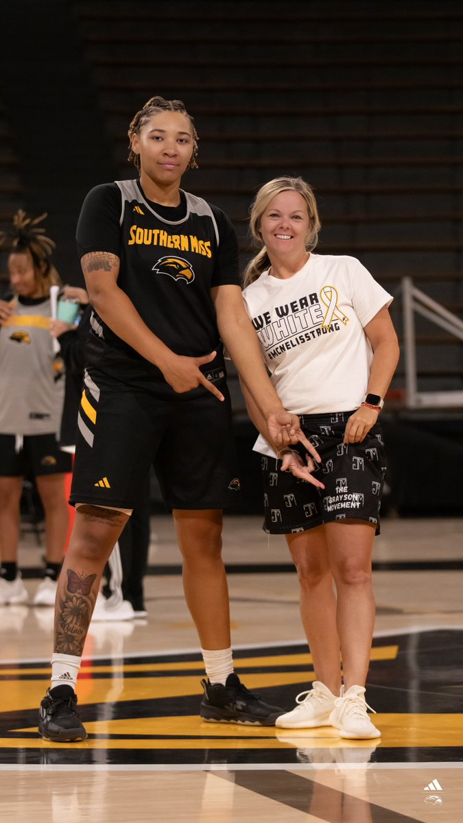 JessBarbes10's tweet image. Media Day 2023 ✅
First Official Practice ✅

17 years as CoachJess and forever to go. First as a Golden Eagle!! I’m loving the black and gold!! 🖤💛

Can’t wait to take on @CoachMcNelis 20th season with her!! #Legend