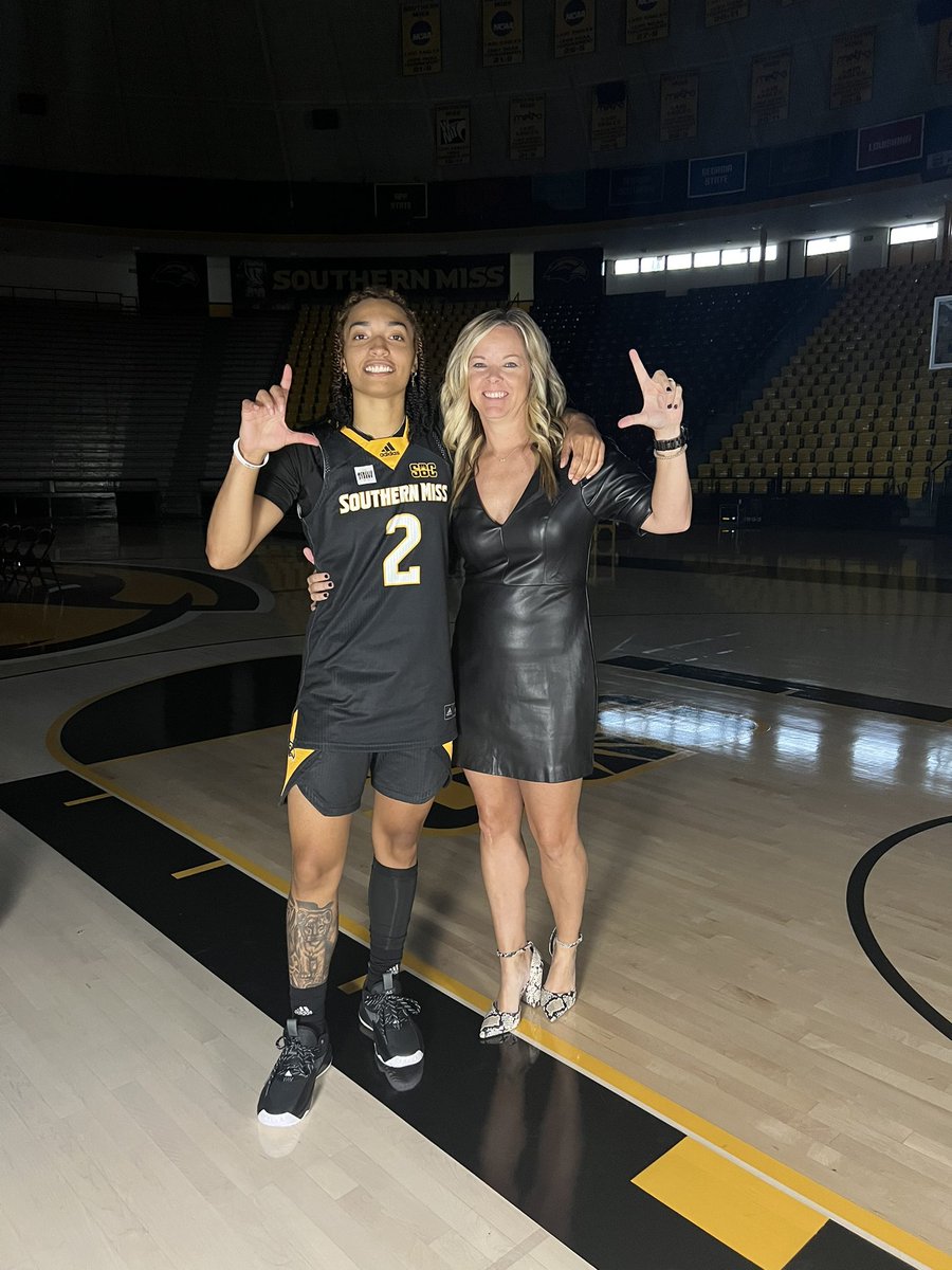JessBarbes10's tweet image. Media Day 2023 ✅
First Official Practice ✅

17 years as CoachJess and forever to go. First as a Golden Eagle!! I’m loving the black and gold!! 🖤💛

Can’t wait to take on @CoachMcNelis 20th season with her!! #Legend