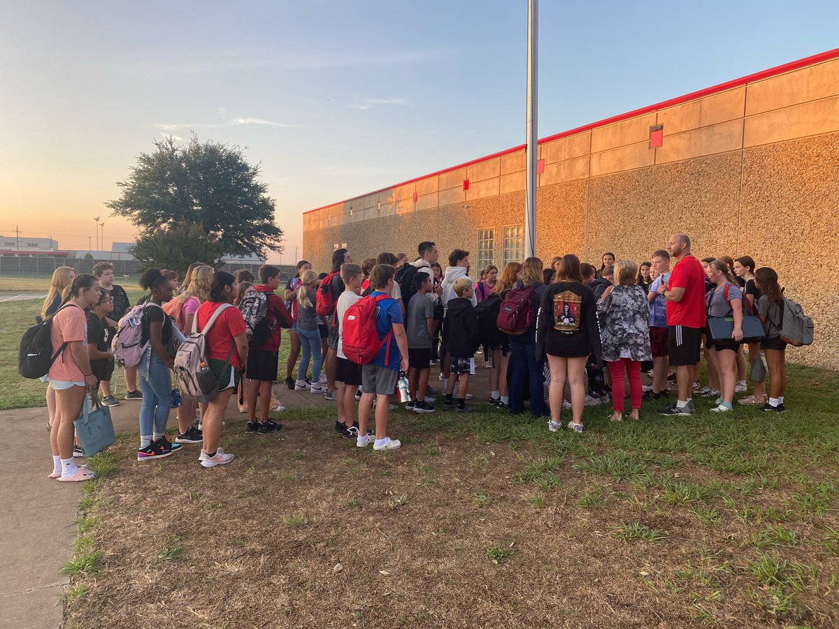 Lorena_Middle's tweet photo. LMS had a number of students who chose to take part in today’s National See You at the Pole. #TheLeopardWay https://t.co/scjQEq4qXA