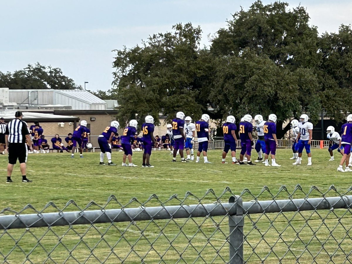 TurnerofHistory's tweet photo. Wednesdays mean football games. This week it’s 8th grade at home. Sitting with Ms. Harris, supporting our boys. @HobbyBoysATH @NISDHobby @RootedHobby @CoachMcGinnis1 @CoachYotter @coachsmeb @ElCarranco1 @GNDylla12 https://t.co/jufsyuQFXJ