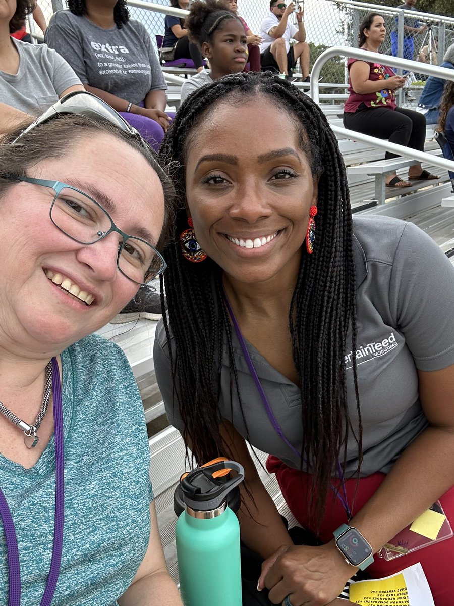 TurnerofHistory's tweet photo. Wednesdays mean football games. This week it’s 8th grade at home. Sitting with Ms. Harris, supporting our boys. @HobbyBoysATH @NISDHobby @RootedHobby @CoachMcGinnis1 @CoachYotter @coachsmeb @ElCarranco1 @GNDylla12 https://t.co/jufsyuQFXJ