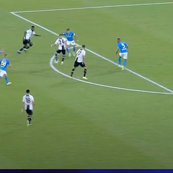 esloren's tweet photo. Samardzic encara al área arrastrando a toda la defensa napolitana.
Pared con Success y ya dentro, la finta mágica y empieza el #Bailando2023 
.
.
.
.
.
No es Messi
No es Enner Valencia ni Antonini Wilson
Es de Serbia y de #Udinese https://t.co/XsmUjWfHRo