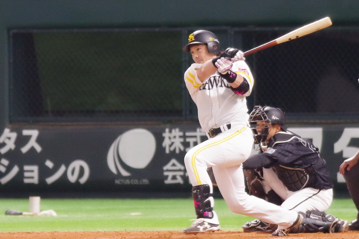 rainbowsqur's tweet photo. マッチ！あなたはホークスの太陽だった！
またいつかその熱さをホークスに、いやプロ野球界にもたらしてくれること信じています！
現役生活、お疲れ様でした、ありがとう！

#松田宣浩 #熱男 #熱男引退
#ホークス #福岡ソフトバンクホークス 
#ジャイアンツ #読売ジャイアンツ 
#今までありがとう https://t.co/K1uAbTyToI