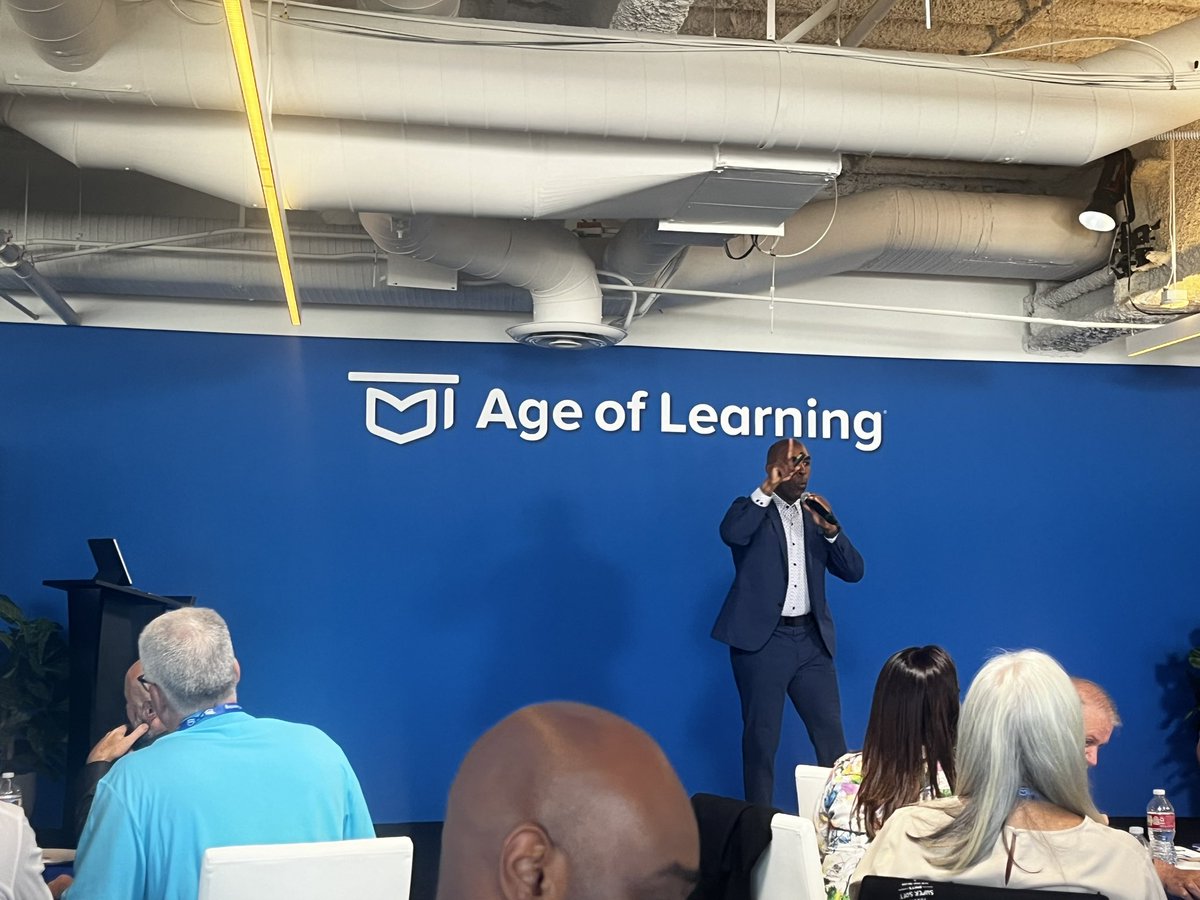 Soaking up Ken Shelton with <a href="/JenEvansNC/">Jen Evans</a>  and <a href="/Devem/">Paul Huggins #teachwithpurpose2day</a>