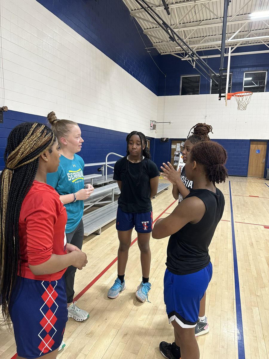 FTS_WBB's tweet photo. Want to give a big thanks to @CoachHYohn of @UNCWwomenshoops for traveling down and checking out our squad tonight. Very appreciative of her giving our guards some things that will help them elevate their game 

#GDTBAD #ALLIN #OneMore https://t.co/2HivexdaQG