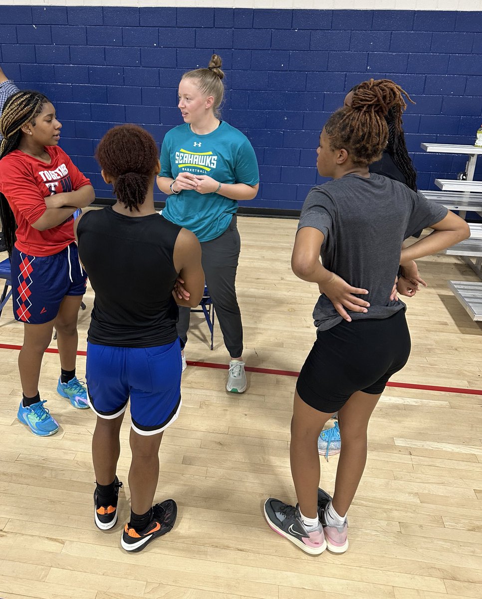 FTS_WBB's tweet photo. Want to give a big thanks to @CoachHYohn of @UNCWwomenshoops for traveling down and checking out our squad tonight. Very appreciative of her giving our guards some things that will help them elevate their game 

#GDTBAD #ALLIN #OneMore https://t.co/2HivexdaQG