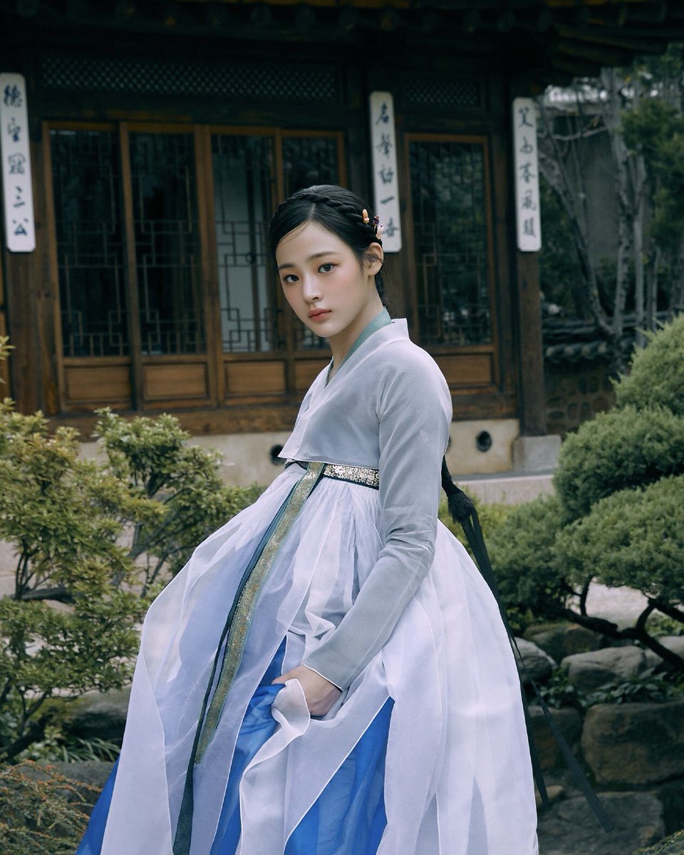 minjigallery's tweet photo. a princess https://t.co/vvdWFaBjtA