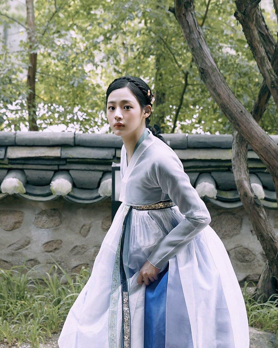 minjigallery's tweet photo. a princess https://t.co/vvdWFaBjtA