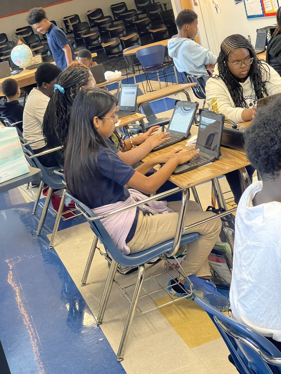 JliaSocial's tweet photo. @DreTaylor50 students were deeply engaged in their optical analysis assignment on today. Unit 3 #SpotlightonStrategy #Intentional @JLIADavis_APS @Kay_Stew_APS_SS  @reese_teach_  @JLewisInvictus https://t.co/DMPQIXAgTa