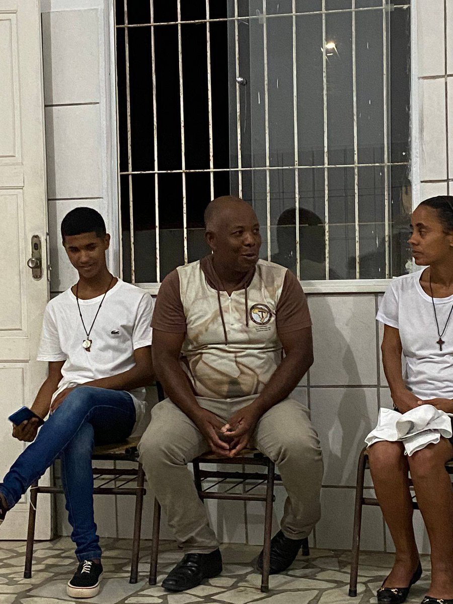 Edisouzaset's tweet photo. Encontro JUFRA/OFS
Aconteceu na Igreja São Benedito, com o nosso Ministro da OFS, Uranio e com o nosso Formador da OFS Ricardo, nós da JUFRA ficamos muito felizes com essa ação de Deus, através de São Francisco e Santa Clara.
#ofs #Jufra #cffb #franciscanos #SantaClaradeAssis https://t.co/moFbj9Ujn4