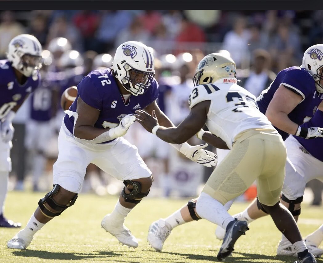 After a great conversation with <a href="/TDJohnston42/">CoachJ</a> and <a href="/_Davis_Boy12/">⭐️Deshaun Davis⭐</a> I am truly blessed to receive my first offer from the Universe of North Alabama⭐️!!! @MattSmi87788610 <a href="/Coach_Crowson/">Chase Crowson</a> <a href="/CoachWatson14/">Ronnie Watson</a> <a href="/CoachJonesWR/">Walter Jones III</a>