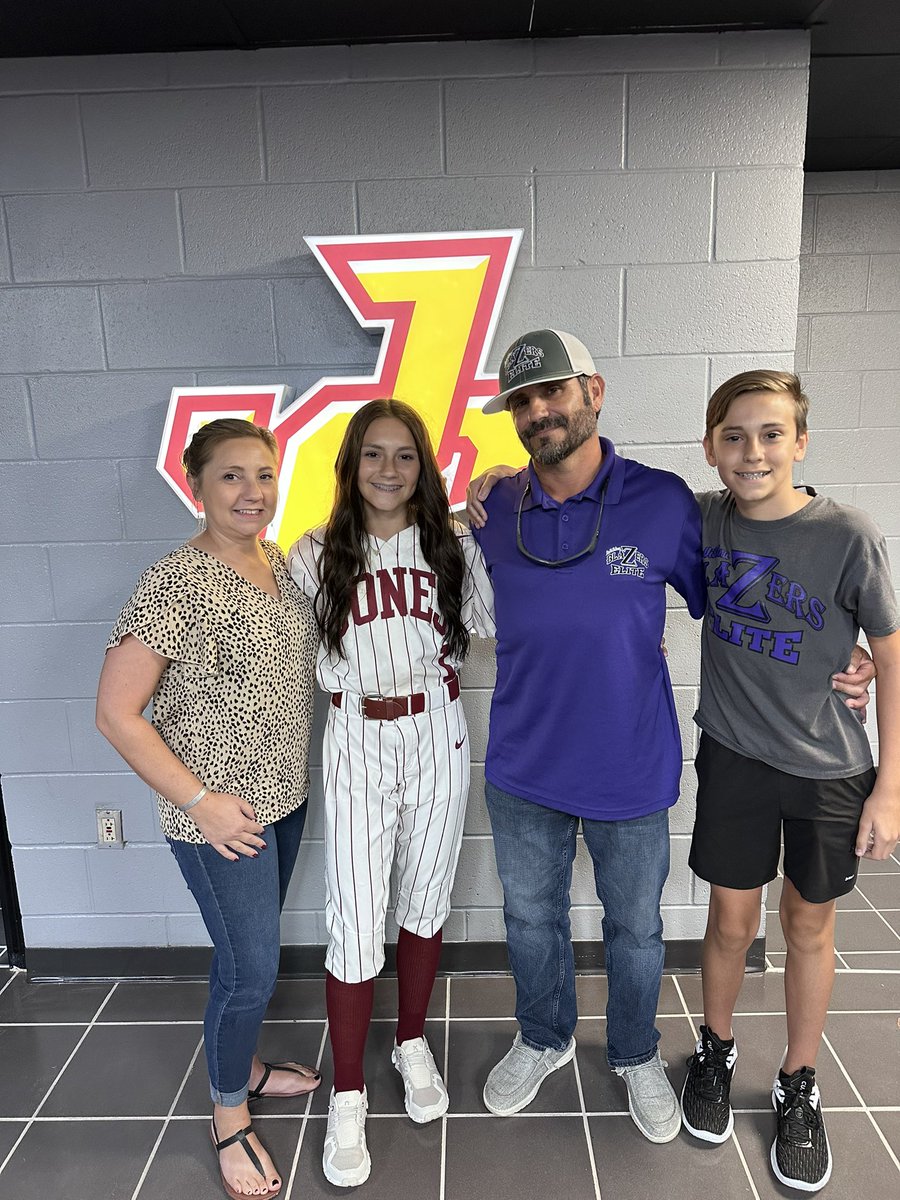 LoganMansur2025's tweet photo. I had an amazing visit @JC_BobcatsSB today! Thank you to @JC_CoachTDEW @ParkerConrad73 and @fiala19 for showing me around campus and making this day so special!! https://t.co/Z9pkGAE2Sw