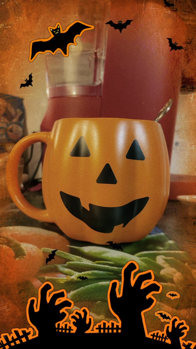 BrianneS201's tweet photo. A little late... 
Happy first day of fall !!!
🍂🌻🎃🎃🍂🌻 https://t.co/AP1WcGlAEg