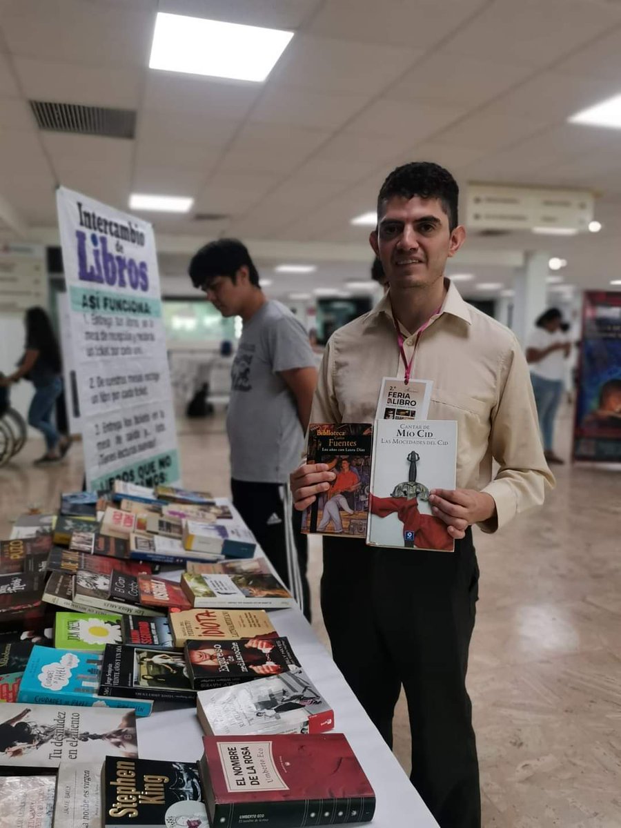 En nuestro primer día en la II Feria del Libro de @Pemex en el Hospital Minatitlán ellos intercambiaron con nosotros. 💟📚