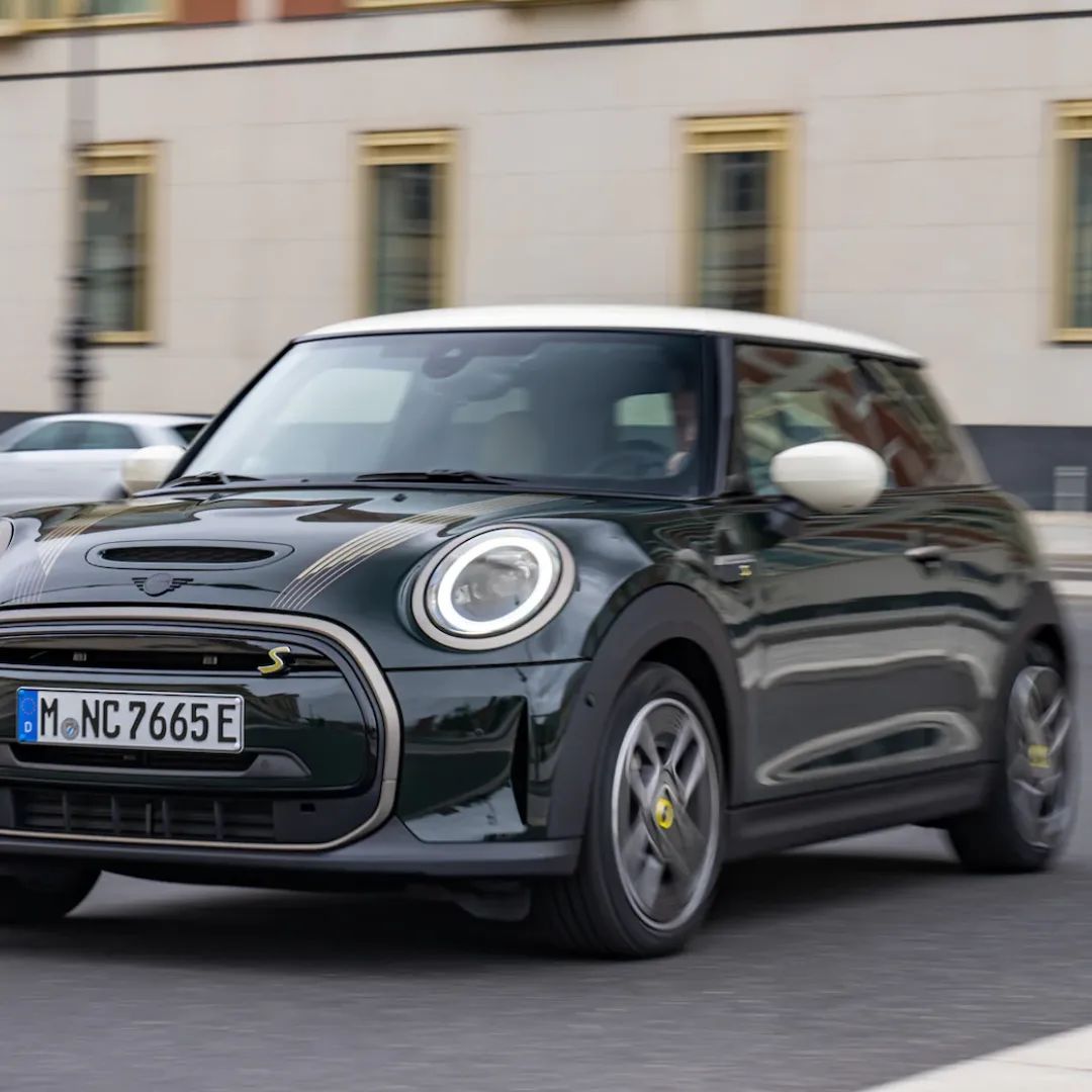 NorthShore_MINI's tweet image. The MINI Resolute Electric is the special edition that proudly wears our heritage on its sleeve, all the way down to its exclusive go-faster bonnet stripes. To find out more, visit: buff.ly/3TCwf87 #MINIResolute #NorthShoreMINIGarage #Chatswood #MINI #MINIcooper #cars