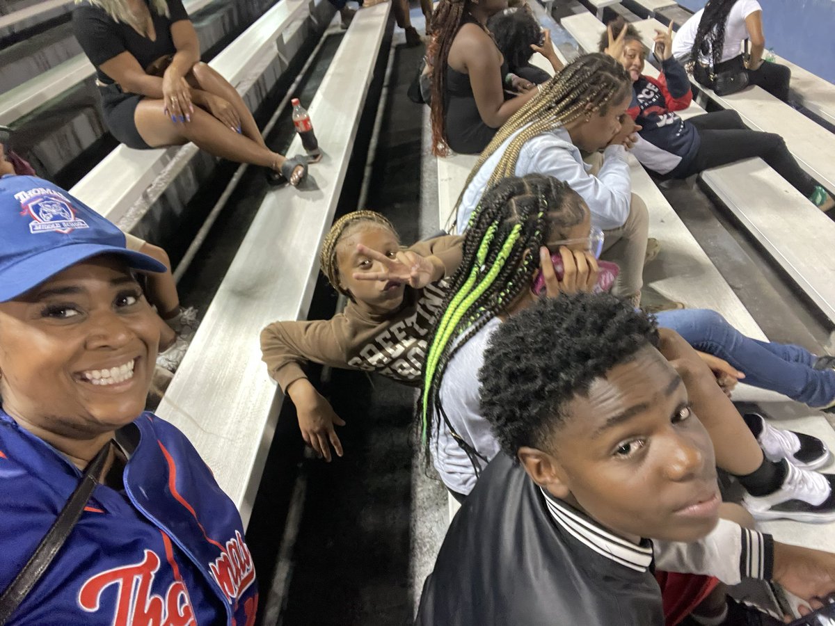 @ThomasMS_HISD Congratulations Cougar family on your win tonight 15-6! @ReneeRainey11 we look more excited than the kids 🤗. Shoutout to the athletics department @doby_dj way to go.  A bigger shoutout to one of my ⭐️ science students …. @BrittneyJ075  brains and talent!