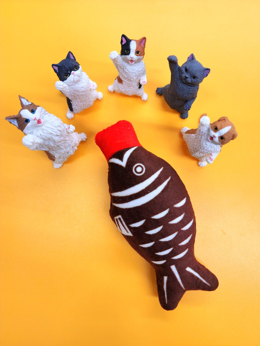 JapanThejulius's tweet photo. 今日10/1は「#醬油の日」

人気のマタタビ入り お魚ギフト

#昭和レトロ な 醤油入れ 
#ランチャーム が可愛い♥

おすすめです！   

https://t.co/0zlfAsJElY

#猫のいる生活 
#猫好きさんと繋がりたい 
#猫がいる幸せ 
#猫のいる暮らし 
#ねこのきもち 
#LINEギフト
#しょうゆの日 https://t.co/A95PScMOaF