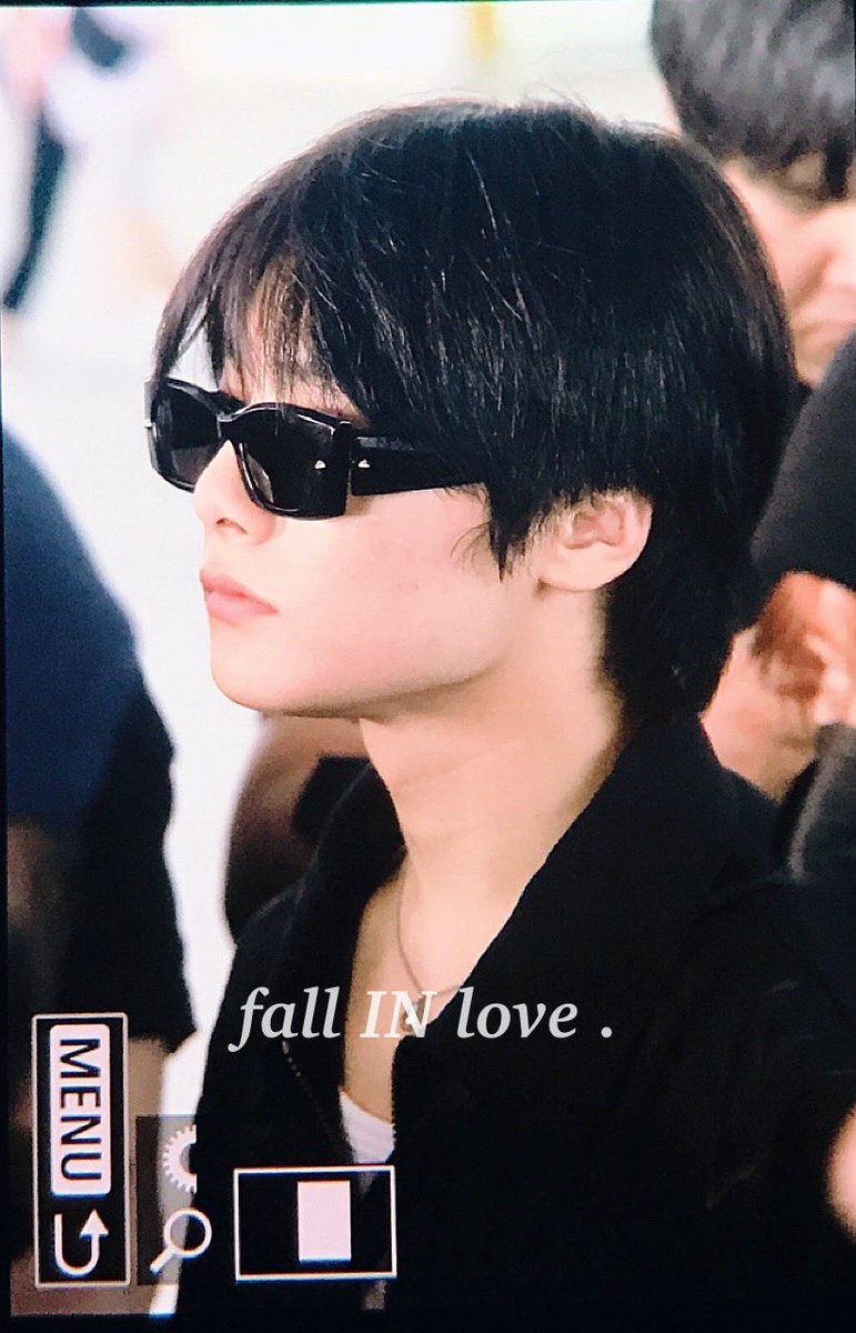 I.N AT THE PARIS FASHION WEEK !!!! The korean press "TV daily" confirmed he's attending the Alexander McQueen show !!