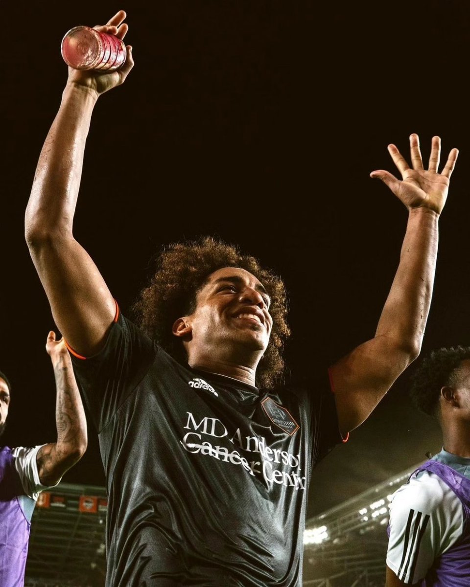 TauroFC's tweet photo. ¡🏆🇵🇦🥥CARRASQUILLA CAMPEÓN🥥🇵🇦🏆! Nuestro Taurino Adalberto Carrasquilla 🇵🇦💥 y el Houston Dynamo derrotaron 2-1 al Inter de Miami en la la final y se coronaron CAMPEONES del US Open Cup. 🏆.

¡ORGULLO TAURINO 👏🏽👏🏽👏🏽! https://t.co/BYlwuER0Ia