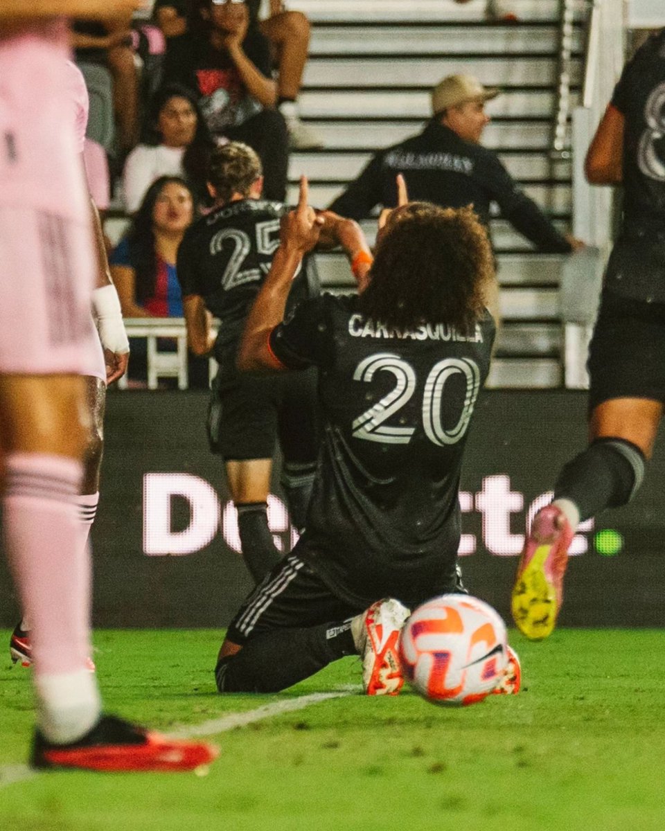 TauroFC's tweet photo. ¡🏆🇵🇦🥥CARRASQUILLA CAMPEÓN🥥🇵🇦🏆! Nuestro Taurino Adalberto Carrasquilla 🇵🇦💥 y el Houston Dynamo derrotaron 2-1 al Inter de Miami en la la final y se coronaron CAMPEONES del US Open Cup. 🏆.

¡ORGULLO TAURINO 👏🏽👏🏽👏🏽! https://t.co/BYlwuER0Ia