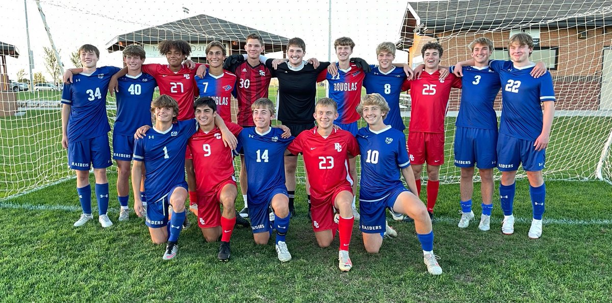 RMAEMTP's tweet photo. Members of the 2023 @BHRapids NPL representing their specific high school @rcchristianschool @rcstevensraider @RCCobblers @sturgishighschool  @NateBrownShow @RCJSports @kotatweets @NewsCenter1 @KELOSports #soccerNews https://t.co/RAxbzXkVfV