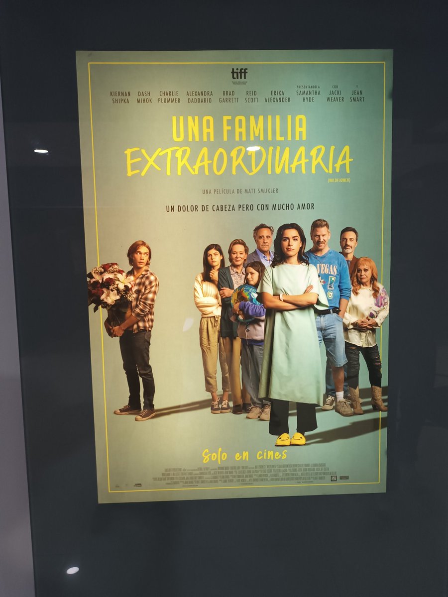 Consumiendo_C's tweet photo. #Consumidores vengo saliendo de ver esta película muy emotiva #UnaFamiliaExtraordinaria con una gran dosis de humor, gran dirección, grandes actuaciones. Sin duda una película que no deben dejar pasar.
#ConsumiendoCine #Erkit @dosD3MX @DiamondFilmsMex https://t.co/4dlyxOHBoh