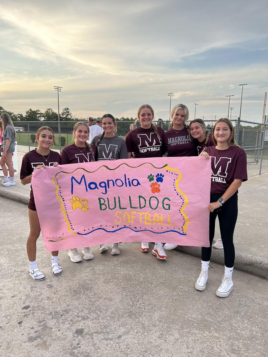 MHSDogSoftball's tweet photo. It’s a Homecoming Parade kind of night! Go Dogs!! https://t.co/PW3wFvwGmz