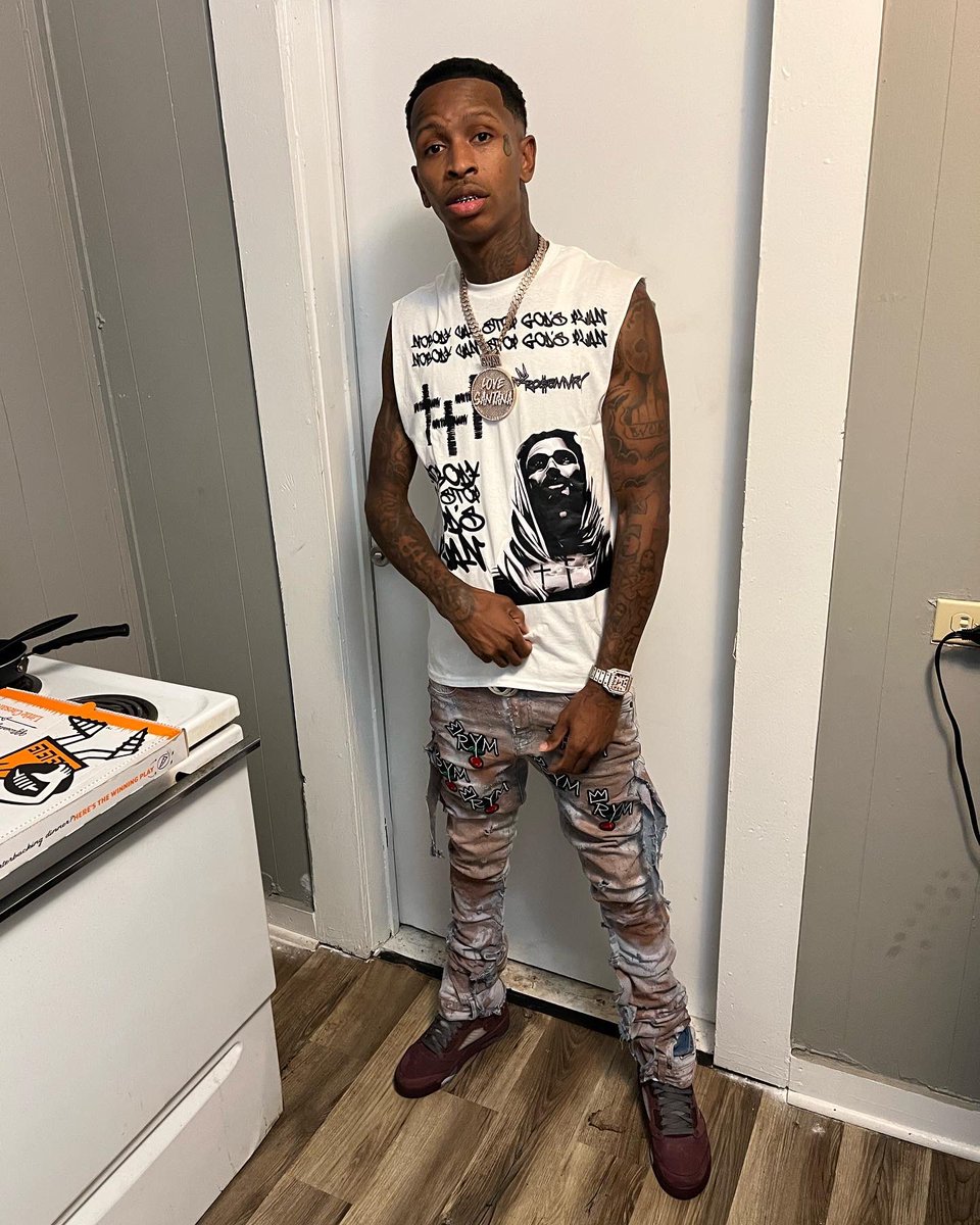 LoveSantan_'s tweet photo. Life been lifing but I’m too blessed to complain..🦍 https://t.co/RUaPSNV6C9