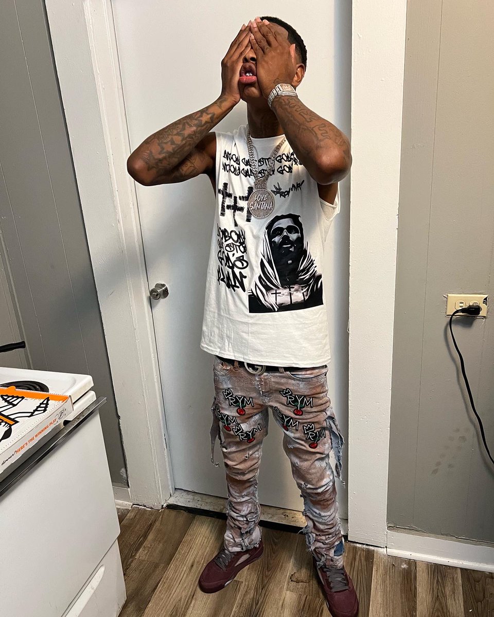 LoveSantan_'s tweet photo. Life been lifing but I’m too blessed to complain..🦍 https://t.co/RUaPSNV6C9