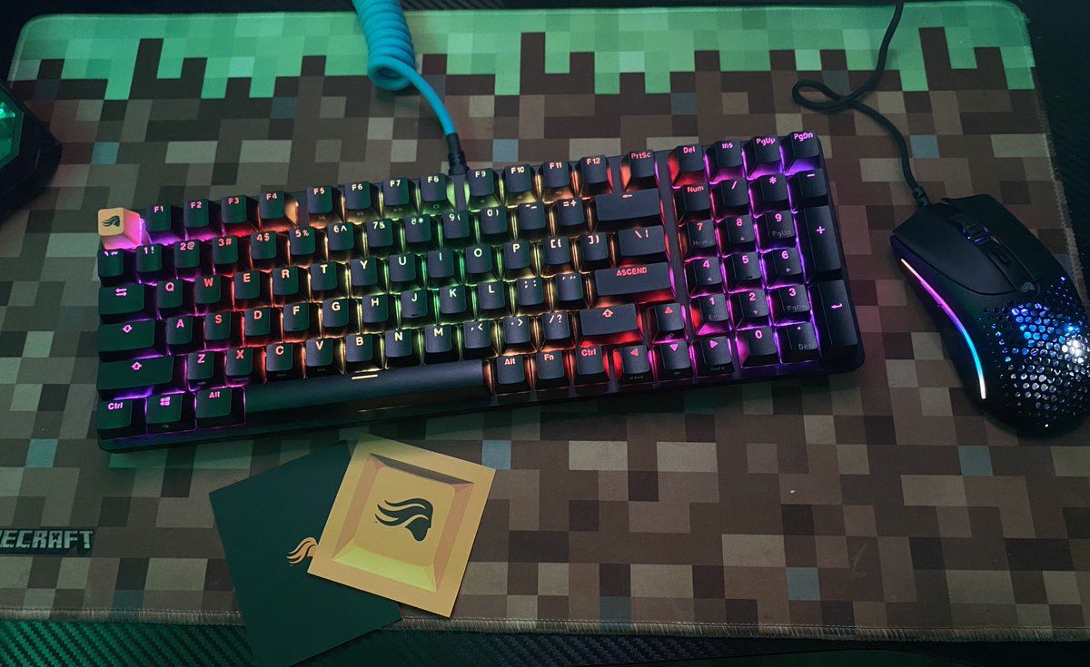 graavel's tweet photo. My setup after @Glorious sent me the GMMK2 and Model O 2!! #glorious #gmmk2 #modelo2 #modeli2 https://t.co/spktZ6HR4y