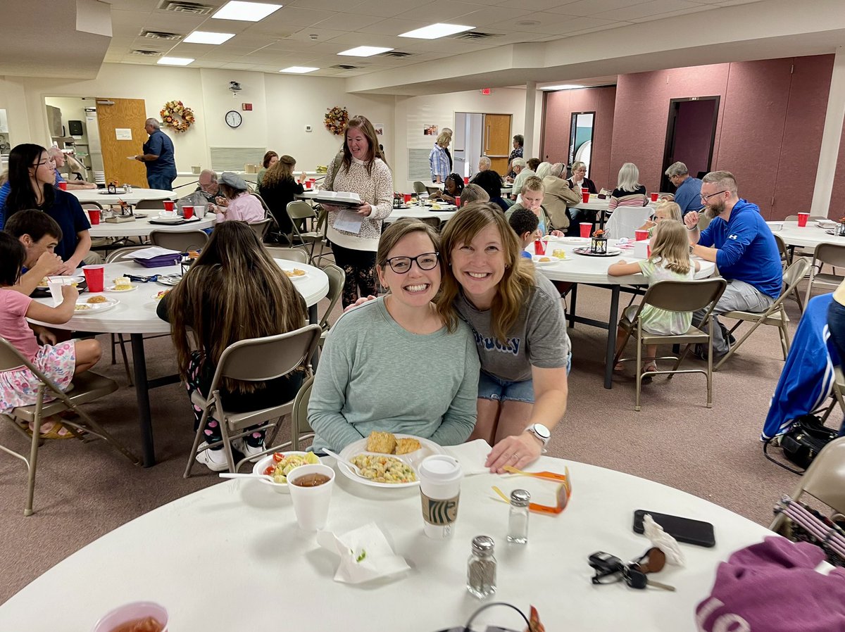 BroadwayLex's tweet photo. Every Wednesday we serve dinner in the fellowship hall and pizza in the youth room! #WednesdayNightChurch https://t.co/jdmqkx2P3r