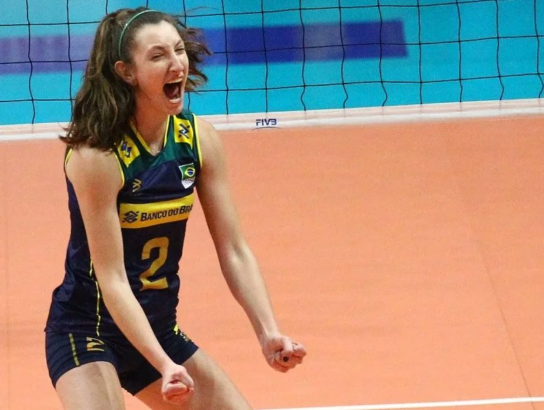 volei's tweet photo. A seleção feminina sub-17, da técnica Fofão, venceu o Chile por 3 a 1 (26/28, 25/7, 25/10 e 25/20) na estreia no Sul-Americano, em Lima 🇵🇪. A central Kamilla Galvão foi a maior pontuadora: 17 acertos.

Quinta-feira tem Brasil x Equador, às 18h (de Brasília). 📺: YouTube Voleysur https://t.co/fl9e2gv4yz