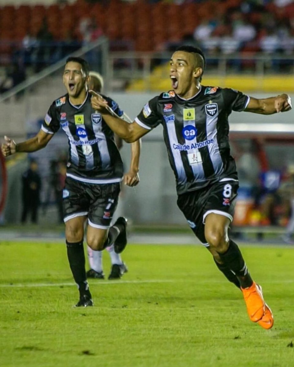 TauroFC's tweet photo. Lindos recuerdos 😊🏆📸 | ¡Estamos orgullosos de ti 'Coco'  🥥🇵🇦🖤! Muchas felicidades a todo el @HoustonDynamo y también a nuestro querido @Acarrasquilla18 👏🏽👏🏽👏🏽. https://t.co/gxWNzOk7lf