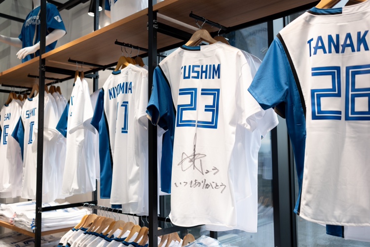 味*方様 日本ハム 伏見寅威選手 直筆サイン入りユニフォーム サイズL 当選品 2026年最新】伏見寅威 サインの人気アイテム - メルカリ