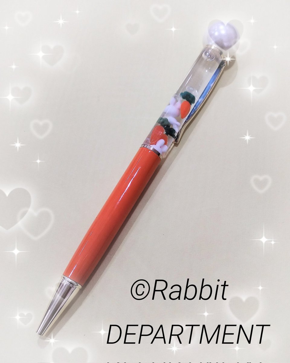 RabbitDEPARTME's tweet photo. 新宿店です🐰🥕
#studiotakka さんがてがける
#スノードームボールペン は
中のウサギさん🐰とニンジン🥕が
ゆっくりと動いて見てるだけで癒されちゃうボールペンです☺
通販サイトはコチラ👇https://t.co/g0HyIwV98R
#ラビットデパートメント
#新宿マルイアネックス1階
#うさぎ雑貨
#ハンドメイド https://t.co/y6SYTE3ks4
