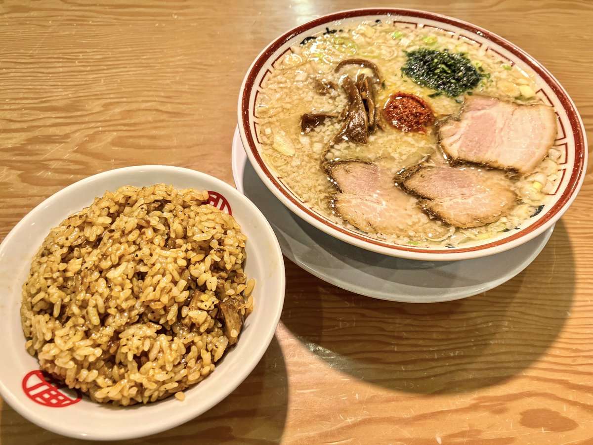 signals5's tweet photo. 田中そば店仙台泉中央南店
山形辛みそ 
特製肉めし

オマージュ元のラーメンと比べてはいけません、あくまで〜風の出来で御座います
でもチェーン店でこれだけのクオリティは充分立派
ラーメンは絶対的な美味しさを追求したものより
お気軽に気分良く食せるお店の商品の方が価値が高いように思えてきた https://t.co/8phDRAQgVO
