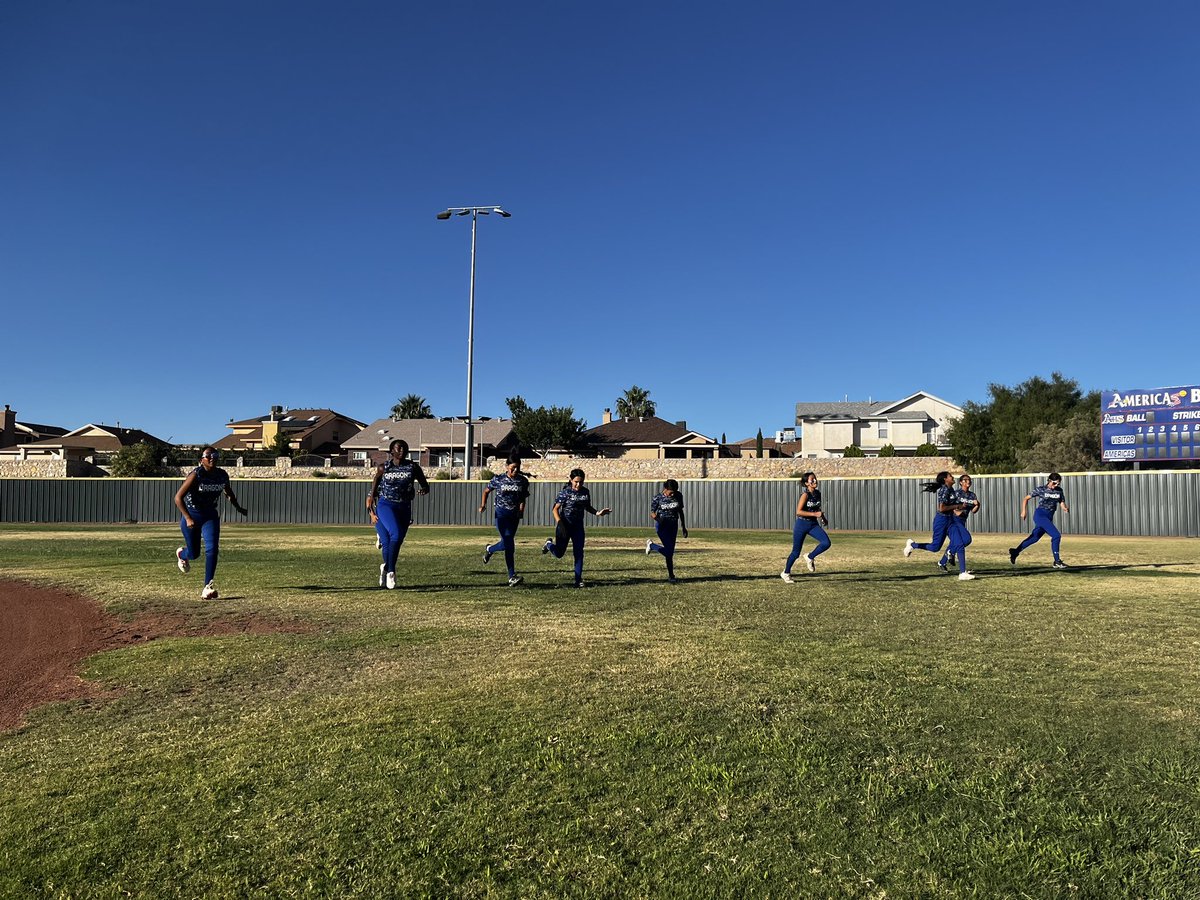 Vmedrano_'s tweet photo. All though it was a combo team this year our 8th graders played their hearts out this season. It was great to have seen them grow as athletes over the year. In our eyes they will always be undefeated based off how humble they are. You ladies will always be a dragon🐉 @JDrugan_K8 https://t.co/vqUEodupXX