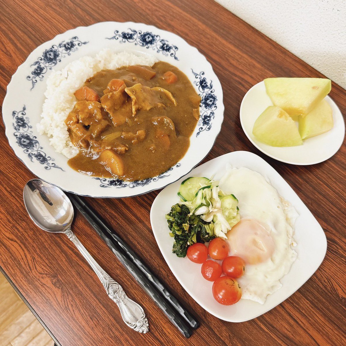 satakeReflectix's tweet photo. 今日のお昼ご飯！

カレーです！

一年中カレーは美味しいですね😋

最近、朝夜と肌寒くなってきましたがカレーを食べれば肌寒さも吹っ飛びます！

これからの寒い季節に注意しましょう！

#佐武ランチ　#社食　#サラメシ https://t.co/KDDIEVYLXD
